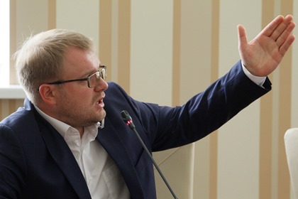 Министр внутренней политики, информации и связи Крыма Дмитрий Полонский 