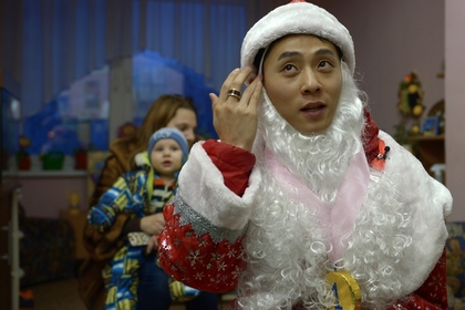 Виктор Ан в роли Деда Мороза