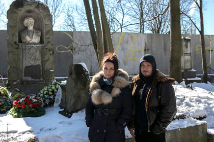 Карина и Артур Багдасаровы у могилы Гаэтано Чинизелли