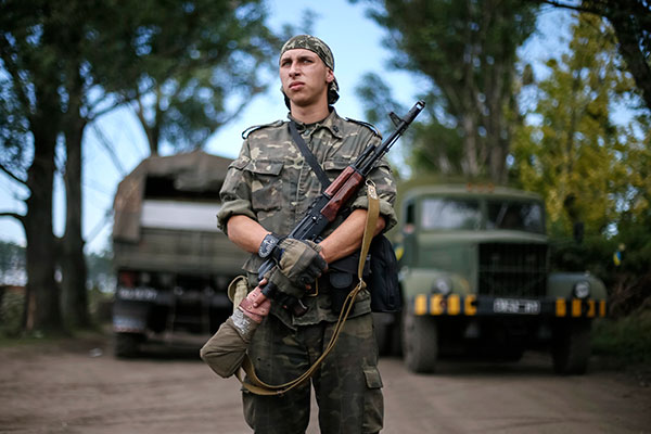 Украинский солдат в окрестностях Славянска, 6 июля 2014 года.