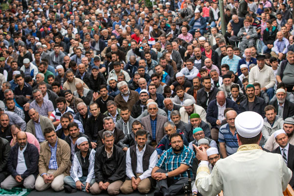 Пятничная молитва мусульман в Берлине 