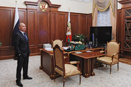 Путин освободил от должности заместителя управляющего делами президента