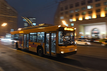 В Москве троллейбус задавил женщину