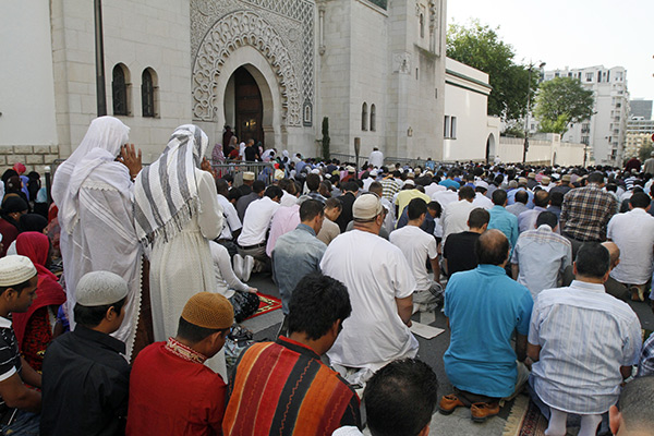 Мусульмане в Парижской мечети