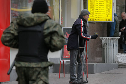 Нацбанк Украины поднял курс доллара сразу на шесть гривен