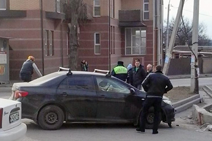 Неуправляемый автомобиль сбил двух женщин в Ростове-на-Дону 