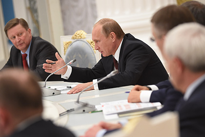 Путин урежет зарплаты сотрудникам своей администрации