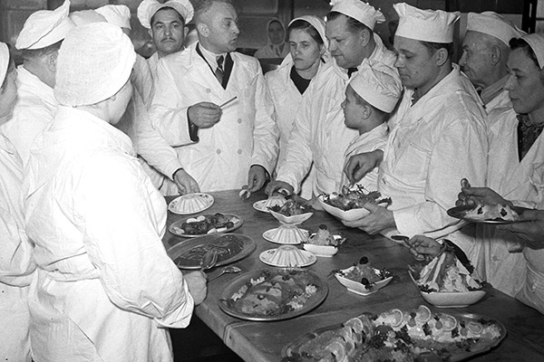 Заседание кулинарного совета. Москва, 1953 год 