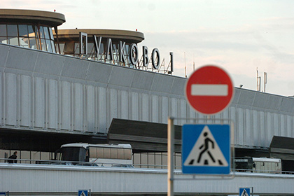 Пассажирский «Боинг» совершит аварийную посадку в Пулково из-за отказа двигателя