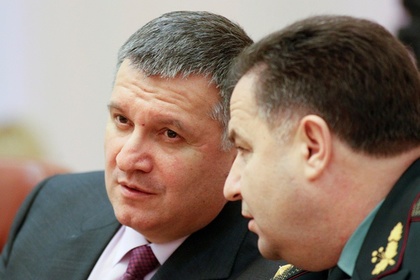 Арсен Аваков (слева) и министр обороны Украины Степан Полторак