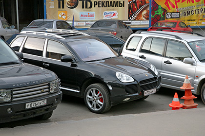 Автомобиль Porsche Cayenne в центре Москвы