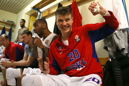 Игрок ПБК ЦСКА Андрей Воронцевич радуется победе в матче плей-офф