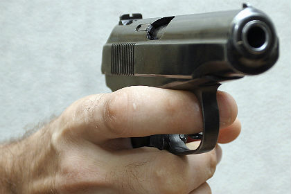 В Москве полицейский выстрелил в коллегу из табельного оружия