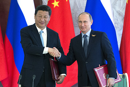 Владимир Путин и Си Цзиньпин на церемонии подписания документов 8 мая 2015 года 