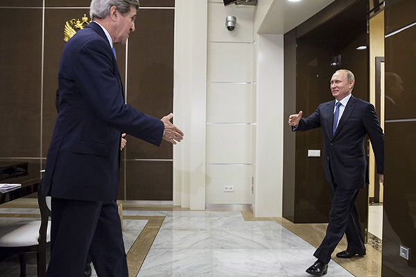 Владимир Путин и государственный секретарь США Джон Керри, 12 мая 2015