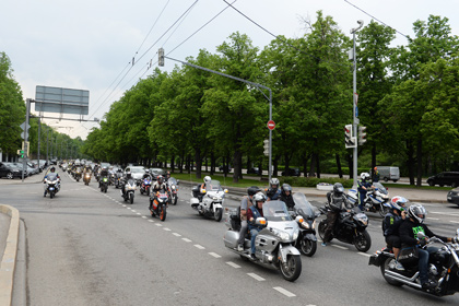 Участники мотопробега в Москве по случаю гибели своего товарища в ДТП