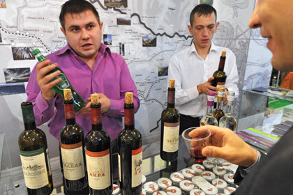 В Госдуме предложили запретить дегустацию алкоголя в магазинах