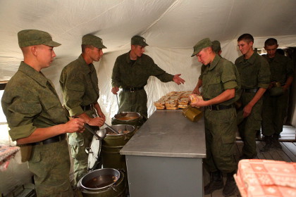 В День России военных накормят борщом и пловом