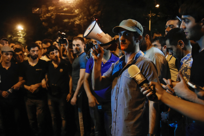 Протестующие в Ереване