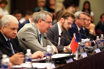 Дмитрий Рогозин во время визита в Китай