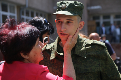 В российскую армию призвали 485 новобранцев из Крыма