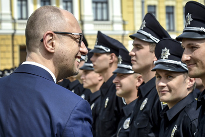 Арсений Яценюк на церемонии принесения присяги cотрудниками патрульной полиции