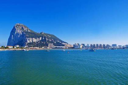 Гибралтарская скала и город Гибралтар