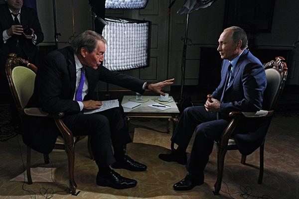 Владимир Путин во время интервью американскому журналисту Чарли Роузу