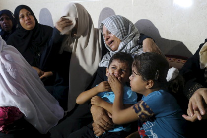 Палестинцы, оплакивающие застреленного 10 октября израильскими солдатами подростка
