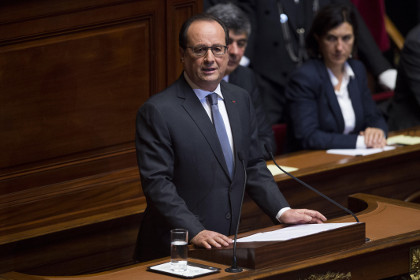 Франсуа Олланд (на трибуне)
