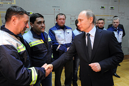 Владимир Путин во время запуска первой очереди энергомоста