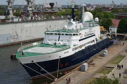 Научно-исследовательское судно «Янтарь»