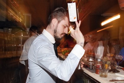 «Коммерсантъ» предупредил о риске пропажи спиртного из ресторанов и баров