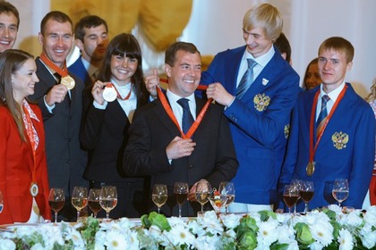 Дмитрий Медведев с российскими спортсменами после Олимпиады 2008 года в Пекине