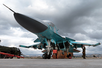 Истребитель-бомбардировщик Су-34 на авиабазе Хмеймим