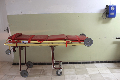 В Омске пенсионерка умерла после трех часов ожидания в больничном коридоре