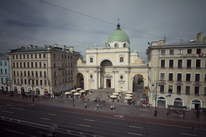В Петербурге мужчина упал с крыши церкви при попытке сделать селфи