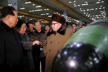 Ким Чен Ын встречается с учеными и техниками в области ядерного оружия