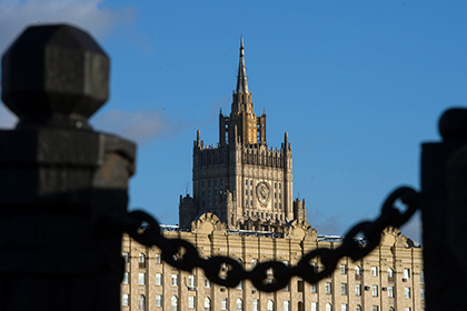 МИД возмутился осквернением российского флага во Львове