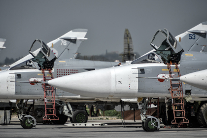 Бомбардировщики Су-24 на авиабазе Хмеймим