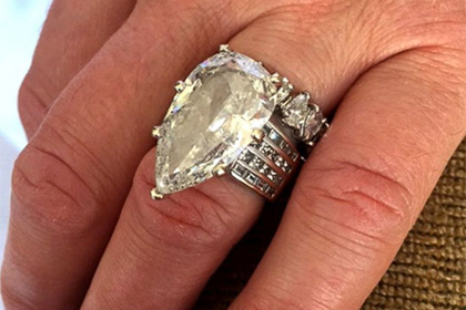 Американец случайно выкинул кольцо супруги за 400 тысяч долларов