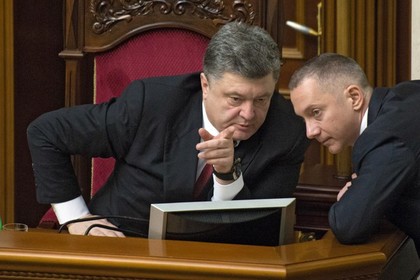 Президент Украины Петр Порошенко (слева) и глава администрации главы государства Борис Ложкин (справа)
