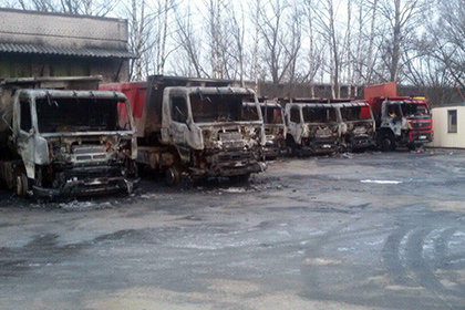 На севере Петербурга сгорели 12 грузовиков
