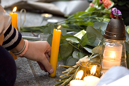Горожане начали нести цветы к посольству Бельгии в Москве