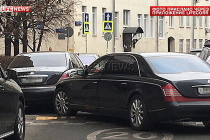 Два Maybach не поделили дорогу в центре Москвы 