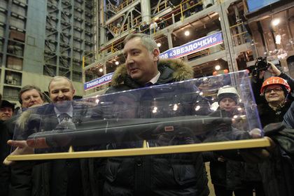Вице-премьер РФ Дмитрий Рогозин во время посещения судоремонтного предприятия «Звездочка» в Северодвинске