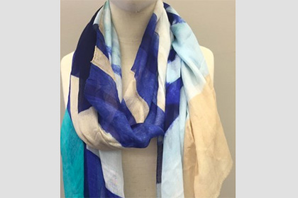 Власти США отозвали шарфы из коллекции дочери Трампа