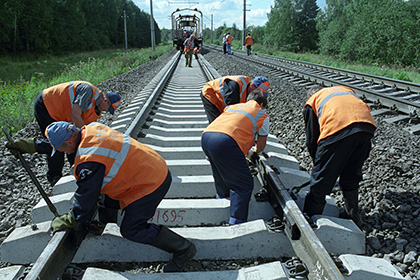 Замы главы Минобороны вкрутили болты на железной дороге в обход Украины