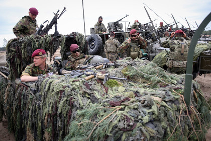 НАТО перебросит 4 тысячи военнослужащих к границам России