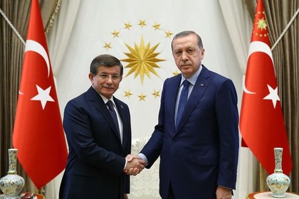 Ахмет Давутоглу (слева) и Реджеп Тайип Эрдоган